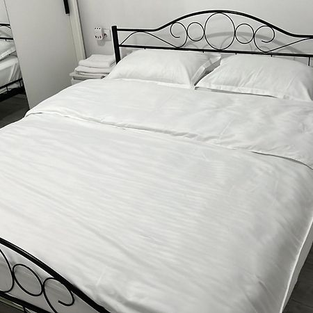 Home Sweet Home Apartment With 3 Rooms ブザウ エクステリア 写真