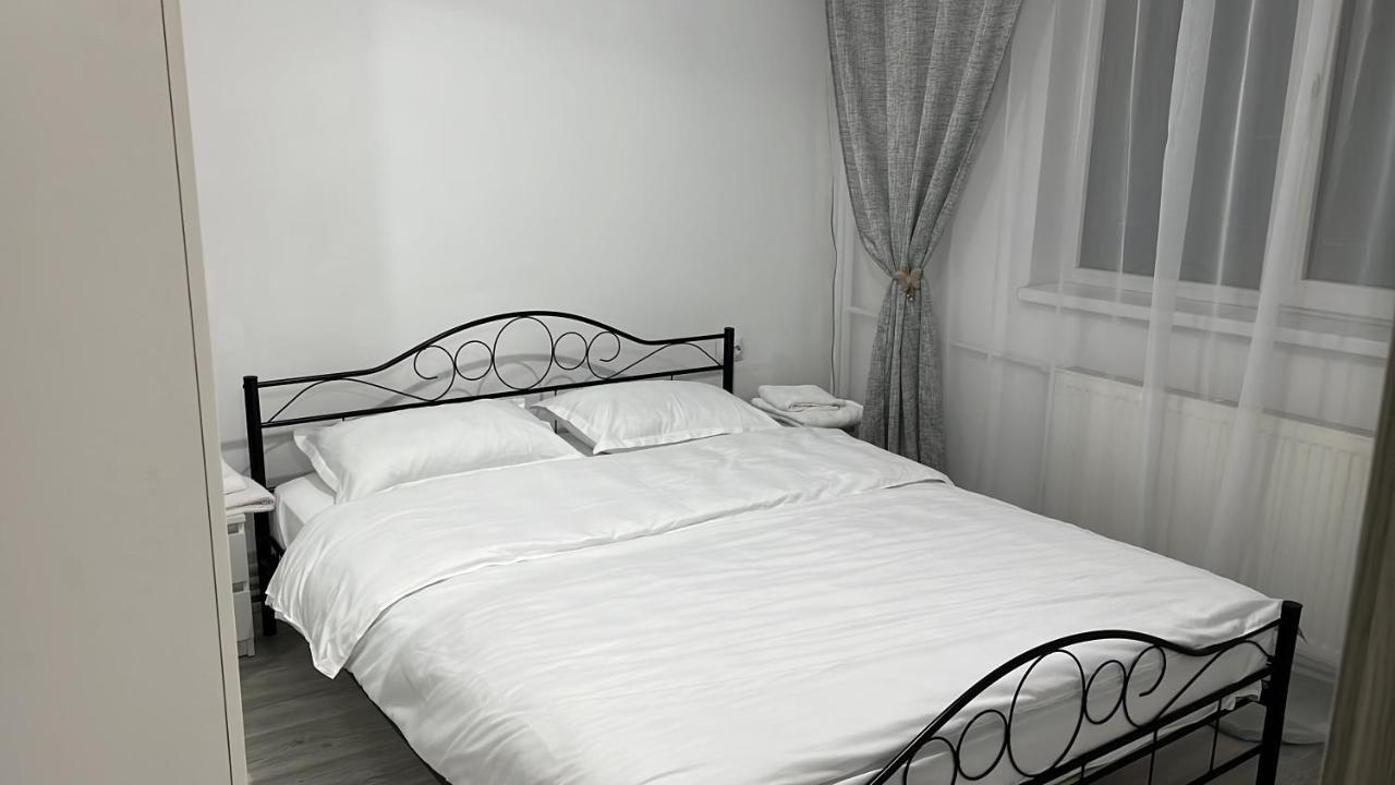 Home Sweet Home Apartment With 3 Rooms ブザウ エクステリア 写真