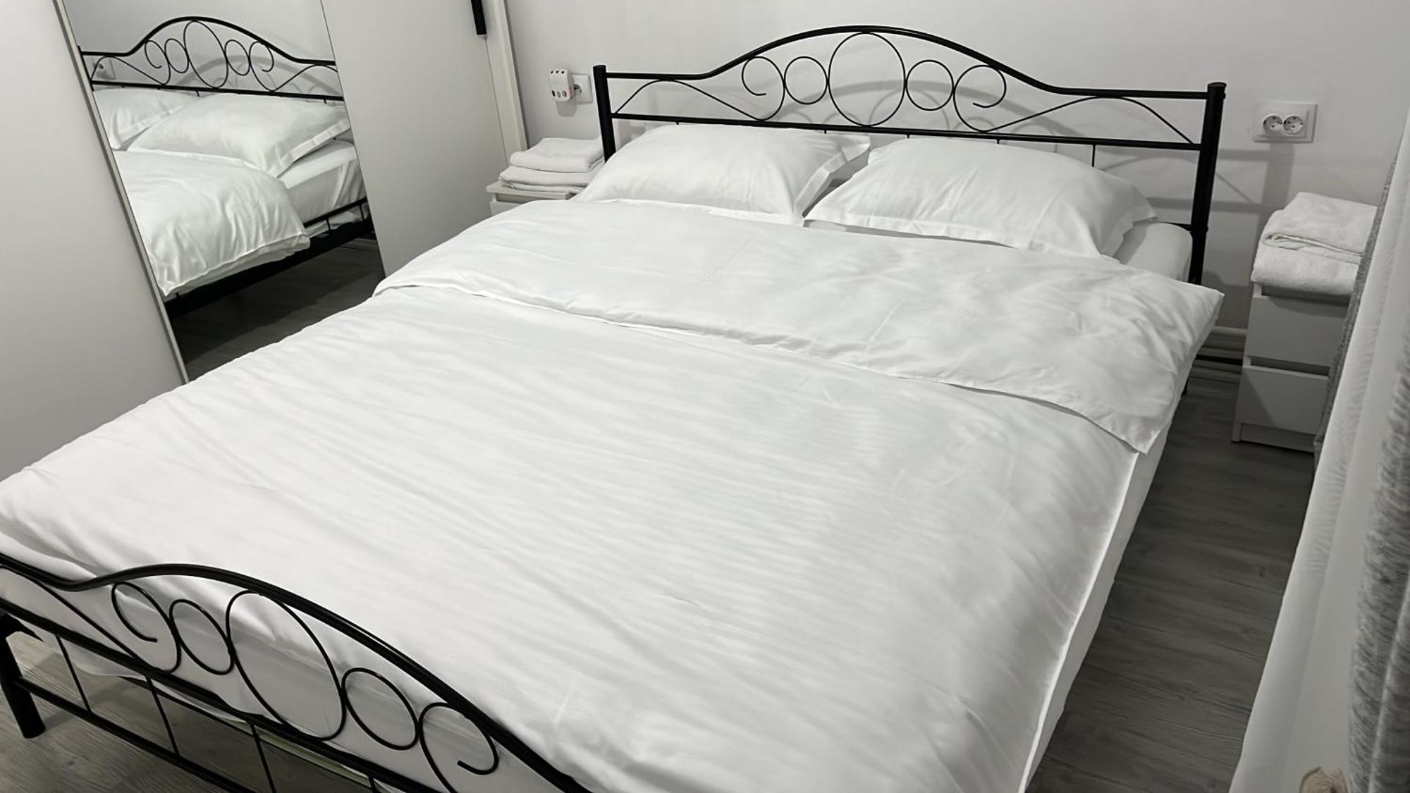 Home Sweet Home Apartment With 3 Rooms ブザウ エクステリア 写真