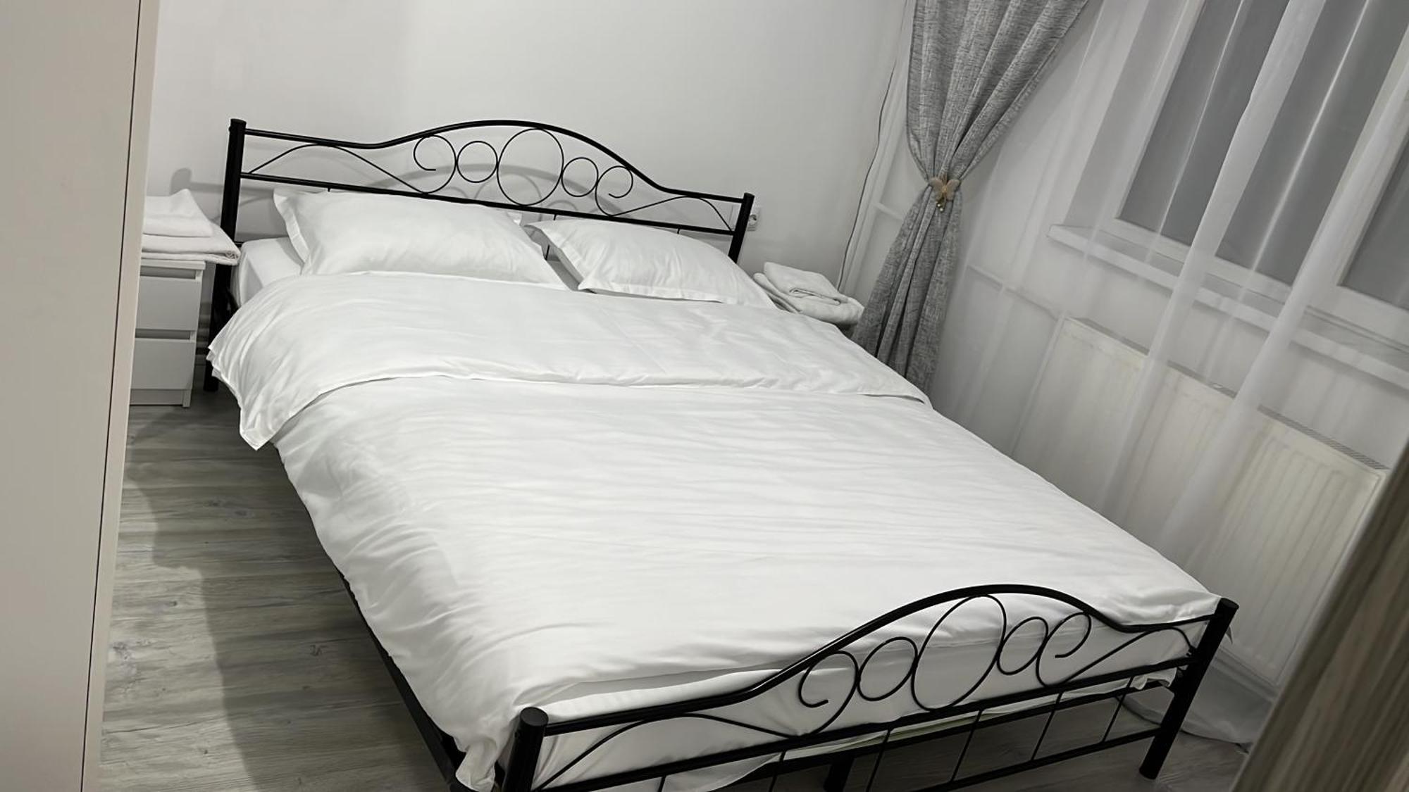 Home Sweet Home Apartment With 3 Rooms ブザウ エクステリア 写真