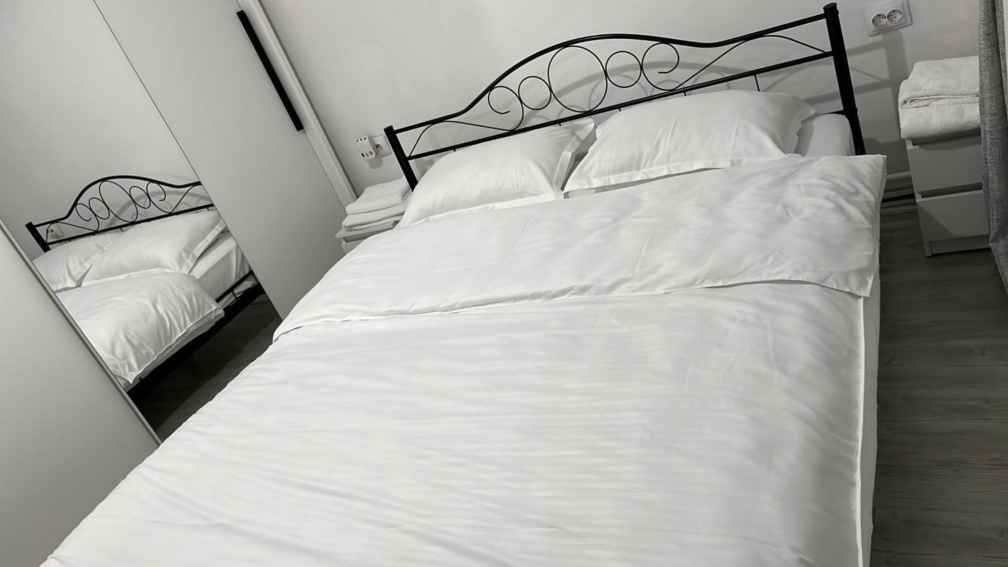 Home Sweet Home Apartment With 3 Rooms ブザウ エクステリア 写真