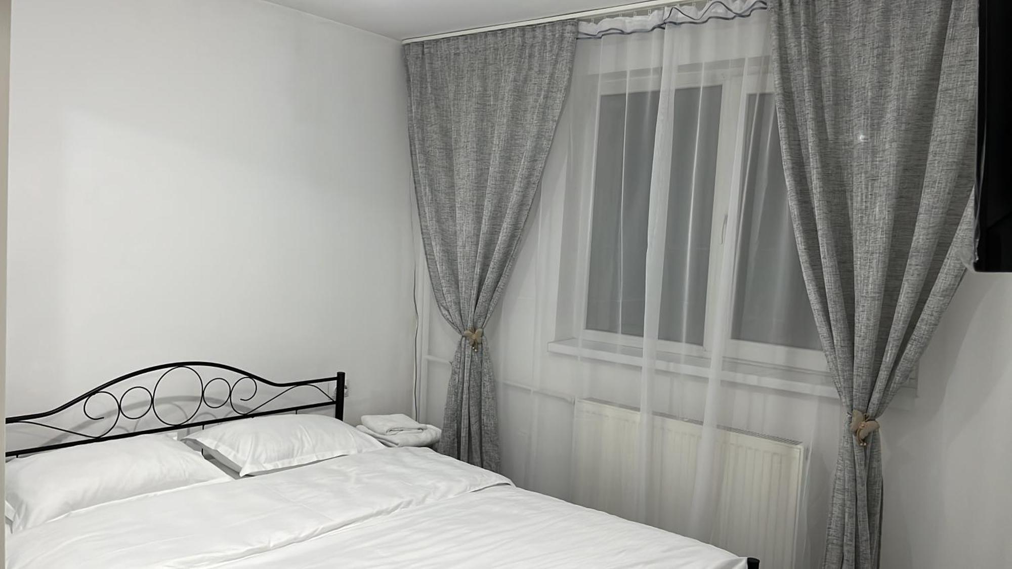 Home Sweet Home Apartment With 3 Rooms ブザウ エクステリア 写真
